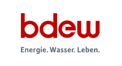 BDEW-Logo in Rot mit Slogan "Energie. Wasser. Leben." in Grau auf weißem Hintergrund.